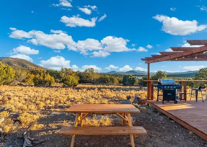 Tranquil 12-acre Haven By Grand Canyon Awaits Holiday home
