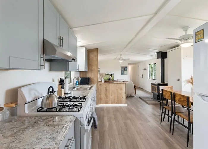 Tranquil 12-acre Haven By Grand Canyon Awaits Holiday home *