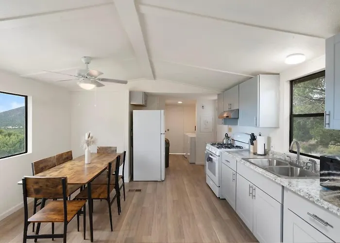 Tranquil 12-acre Haven By Grand Canyon Awaits Holiday home Williams